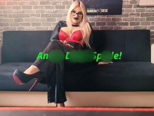 MariellaSun Porno Video: ana*e dil*o Spiele!