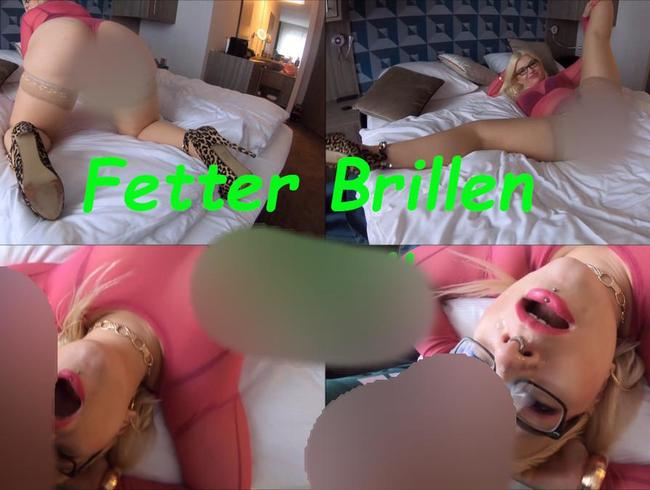 MariellaSun Porno Video: Fetter Brillen Facial!